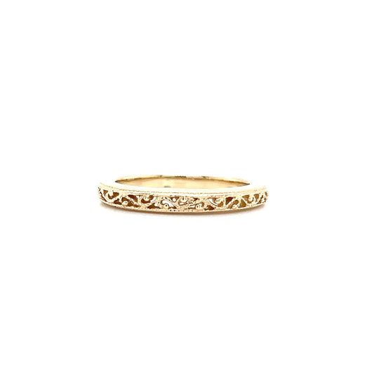 Filigree 3mm Ring with Milgrain Details in 14K Yellow Gold. Front View.