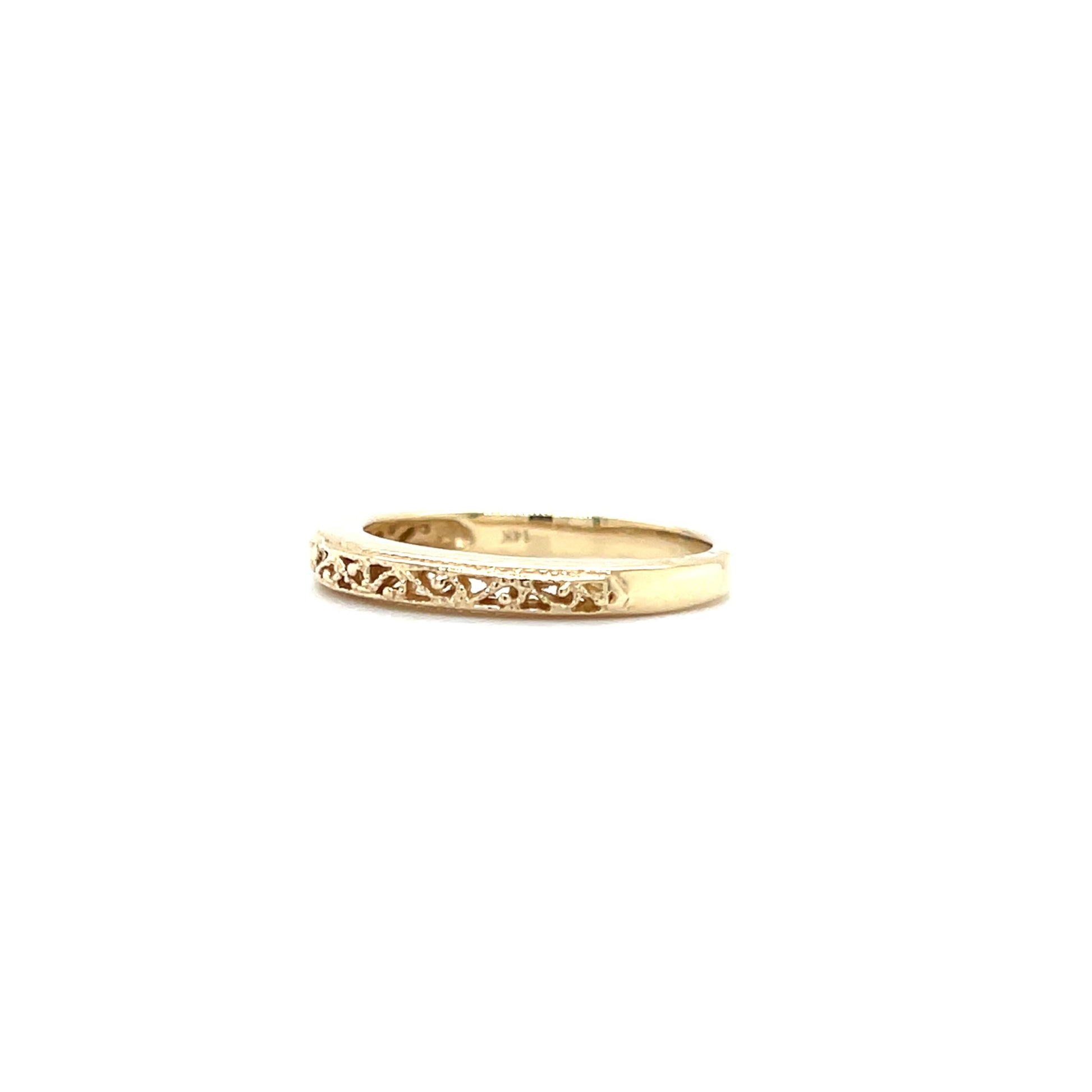 Filigree 3mm Ring with Milgrain Details in 14K Yellow Gold. Right Side View.